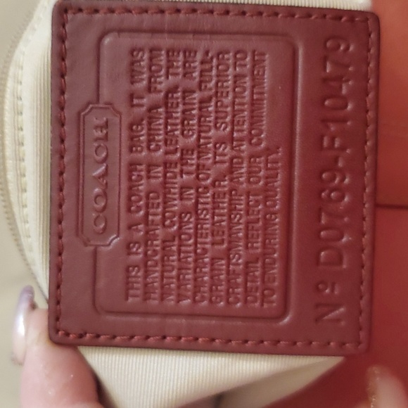 Coach purse Like new condition Fresh salmon color clean inside and out. … - Picture 5 of 12